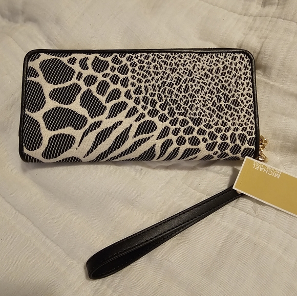 Michael Kors Continental Wallet - Picture 5 of 6